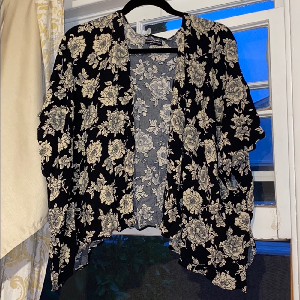 Black and tanish floral print kimono
